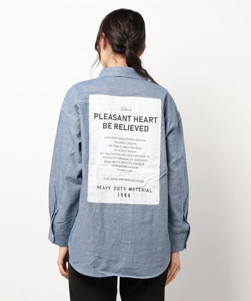 CUBE SUGAR(キューブシュガー)の「シャンブレー バックプリント ビッグシャツ(シャツ/ブラウス・レディース・ブルー/ネイビー/ホワイト・M)」の12枚目の写真