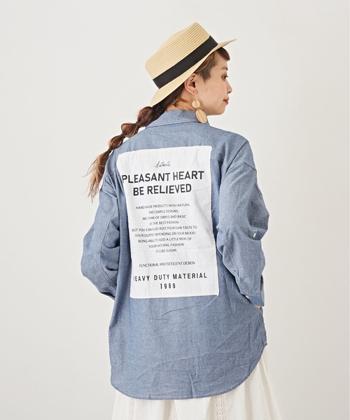 CUBE SUGAR(キューブシュガー)の「シャンブレー バックプリント ビッグシャツ(シャツ/ブラウス・レディース・ブルー/ネイビー/ホワイト・M)」の1枚目の写真