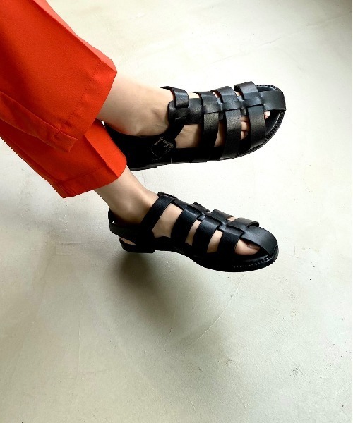 VACANCY（ヴァカンシー）の「ビーガンレザーグルカサンダル（サンダル・レディース・ブラック/アイボリー・S/M/L）」の4枚目の写真