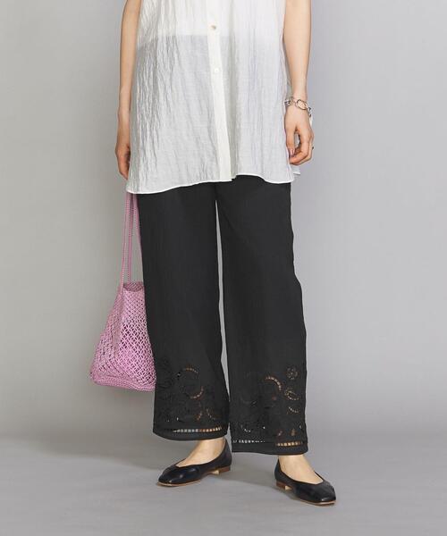 BEAUTY&YOUTH UNITED ARROWS（ビューティーアンドユースユナイテッドアローズ）の「BY コットンエンブロイダリーパンツ -ウォッシャブル-（その他パンツ・レディース・ホワイト/ブラック・SMALL/MEDIUM）」の4枚目の写真