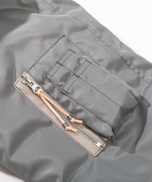 Subciety（サブサエティ）の「STADIUM FLIGHT JKT（MA-1・メンズ・ブラック/グレー・SMALL/MEDIUM/LARGE/X-LARGE）」の6枚目の写真