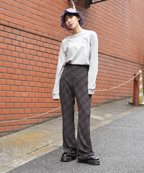 X-girl（エックスガール）の「KNIT BUCKET HAT（ハット・レディース・ホワイト/ブラック/バーガンディー・ONE SIZE）」の8枚目の写真