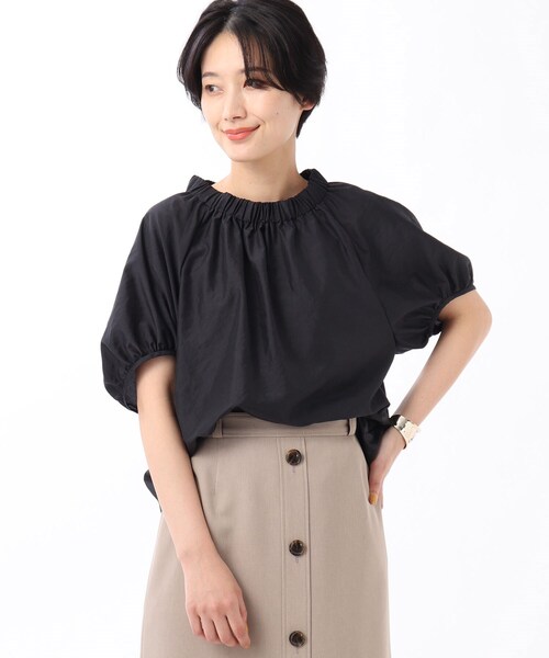 UNTITLED（アンタイトル）の「◆【洗える】シルキーローンブラウス（シャツ/ブラウス・レディース・ブラック/オフホワイト/ナチュラル/パープル系・02/00/99/03/01）」の2枚目の写真