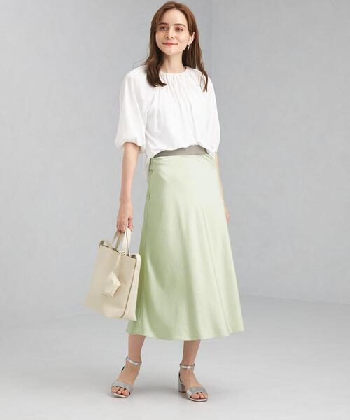 green label relaxing（グリーンレーベルリラクシング）の「CS ナロー フレア サテン スカート（スカート・レディース・ベージュ/ライム・38/36）」の3枚目の写真