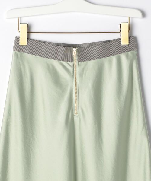 green label relaxing（グリーンレーベルリラクシング）の「CS ナロー フレア サテン スカート（スカート・レディース・ベージュ/ライム・38/36）」の5枚目の写真
