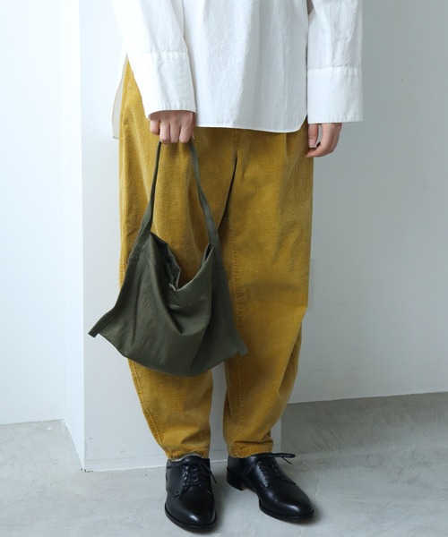 note et silence （ノートエシロンス）の「.◇ナイロンツイル フラットトートBAG（ハンドバッグ・レディース・ブラック/カーキ・FREE）」の4枚目の写真