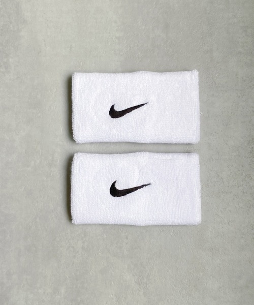 NIKE(ナイキ)の「NIKE ナイキ / スウッシュ ダブルワイド リストバンド 2個セット(バングル/リストバンド・レディース・ホワイト・FREE)」の2枚目の写真