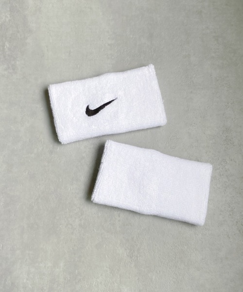 NIKE(ナイキ)の「NIKE ナイキ / スウッシュ ダブルワイド リストバンド 2個セット(バングル/リストバンド・レディース・ホワイト・FREE)」の6枚目の写真