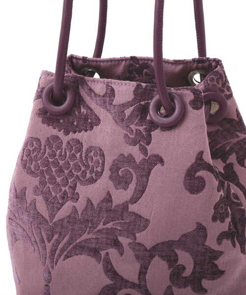 NATURAL BEAUTY BASIC（ナチュラルビューティーベーシック）の「ダマスクジャガード巾着（ショルダーバッグ・レディース・ベージュ/ラベンダー・ﾌﾘ-）」の5枚目の写真