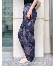 RIVE DROITE | コーディネートの主役になる　VINTAGEリーフカーブパンツ(その他パンツ)