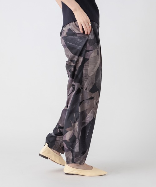 RIVE DROITE（リヴドロワ）の「コーディネートの主役になる　VINTAGEリーフカーブパンツ（その他パンツ・レディース・ブラック/ブラウン・FREE）」の18枚目の写真