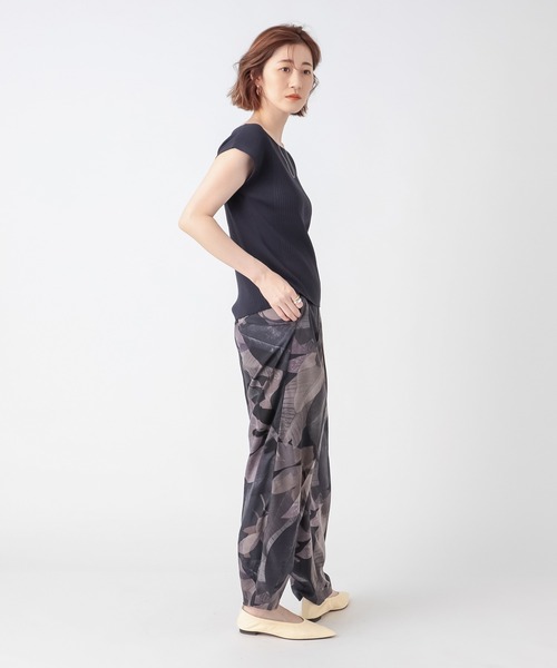 RIVE DROITE（リヴドロワ）の「コーディネートの主役になる　VINTAGEリーフカーブパンツ（その他パンツ・レディース・ブラック/ブラウン・FREE）」の3枚目の写真