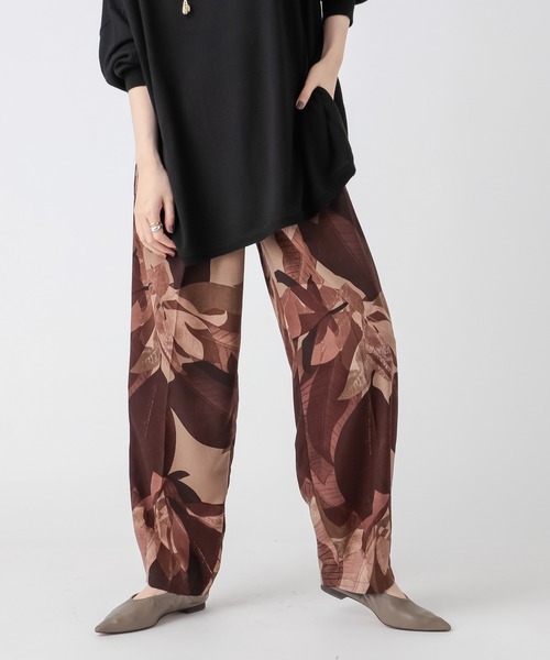 RIVE DROITE（リヴドロワ）の「コーディネートの主役になる　VINTAGEリーフカーブパンツ（その他パンツ・レディース・ブラック/ブラウン・FREE）」の11枚目の写真