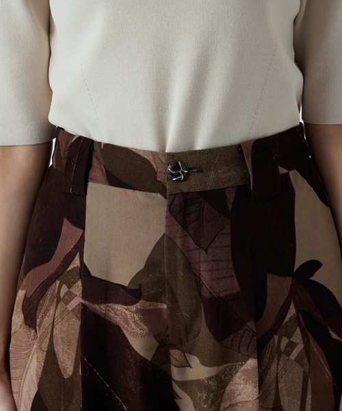 RIVE DROITE（リヴドロワ）の「コーディネートの主役になる　VINTAGEリーフカーブパンツ（その他パンツ・レディース・ブラック/ブラウン・FREE）」の6枚目の写真