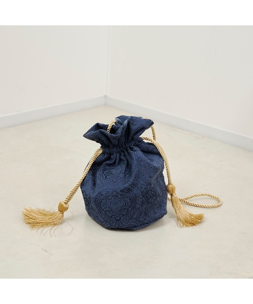 CPCM(シーピーシーエム)の「タッセル付きジャカード巾着BAG(ショルダーバッグ・レディース・ブラック/アイボリー/ネイビー・FREE)」の2枚目の写真