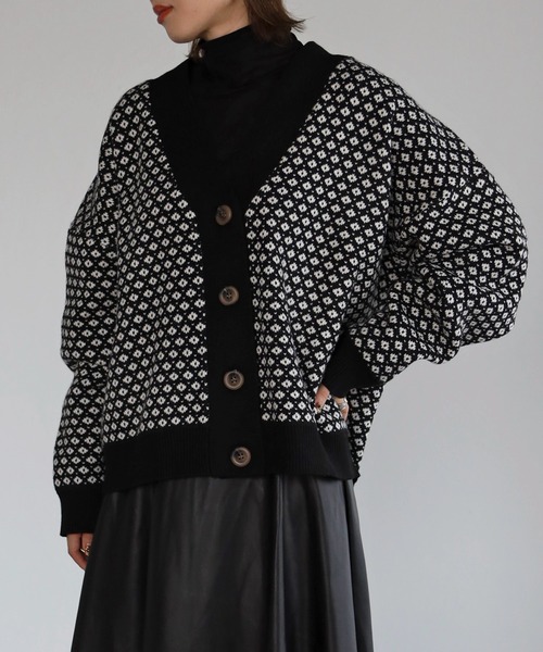 4youstory（フォーユーストーリー）の「ジャガードVネックカーディガン（カーディガン/ボレロ・レディース・ブラック/ブラウン/アイボリー・MEDIUM）」の3枚目の写真
