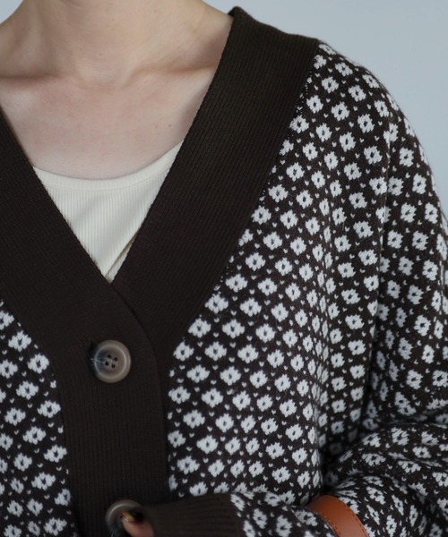 4youstory（フォーユーストーリー）の「ジャガードVネックカーディガン（カーディガン/ボレロ・レディース・ブラック/ブラウン/アイボリー・MEDIUM）」の5枚目の写真
