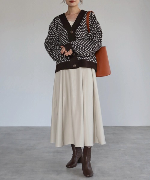 4youstory（フォーユーストーリー）の「ジャガードVネックカーディガン（カーディガン/ボレロ・レディース・ブラック/ブラウン/アイボリー・MEDIUM）」の18枚目の写真