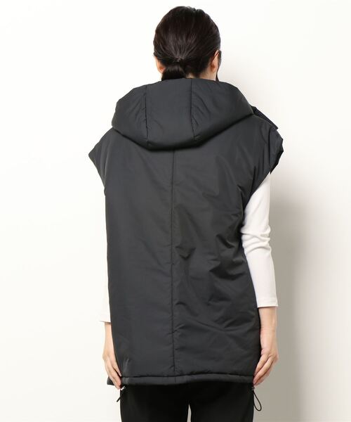 TITE IN THE STORE（ティテ　インザ　ストア）の「フード付きフレンチ中綿ベスト（ダウンベスト・レディース・ベージュ/ブラック・38）」の5枚目の写真