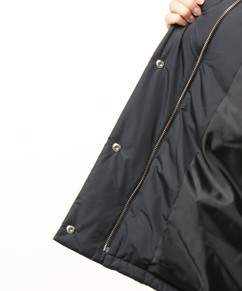 TITE IN THE STORE（ティテ　インザ　ストア）の「フード付きフレンチ中綿ベスト（ダウンベスト・レディース・ベージュ/ブラック・38）」の4枚目の写真