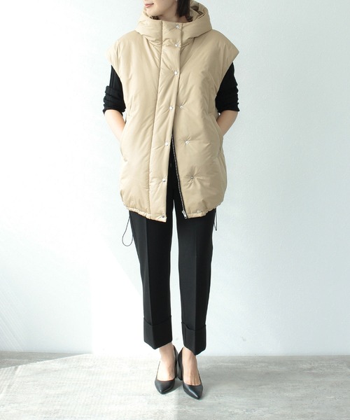 TITE IN THE STORE（ティテ　インザ　ストア）の「フード付きフレンチ中綿ベスト（ダウンベスト・レディース・ベージュ/ブラック・38）」の7枚目の写真