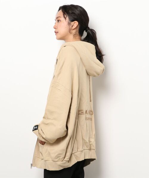 FIG&VIPER（フィグアンドバイパー）の「LOGOヘビーBIGフーディ―（パーカー・レディース・ベージュ/ブラック/ホワイト・FREE）」の7枚目の写真