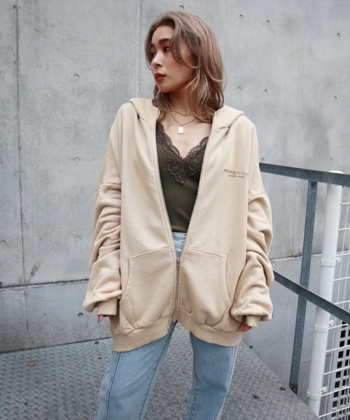 FIG&VIPER（フィグアンドバイパー）の「LOGOヘビーBIGフーディ―（パーカー・レディース・ベージュ/ブラック/ホワイト・FREE）」の3枚目の写真