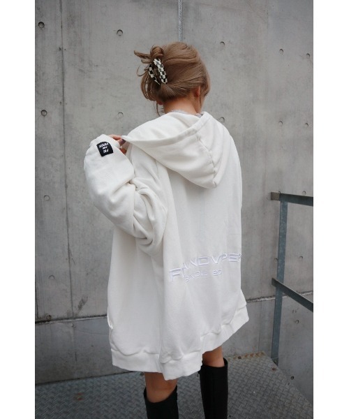 FIG&VIPER（フィグアンドバイパー）の「LOGOヘビーBIGフーディ―（パーカー・レディース・ベージュ/ブラック/ホワイト・FREE）」の18枚目の写真