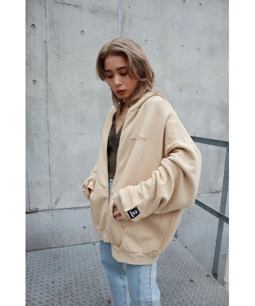 FIG&VIPER（フィグアンドバイパー）の「LOGOヘビーBIGフーディ―（パーカー・レディース・ベージュ/ブラック/ホワイト・FREE）」の11枚目の写真