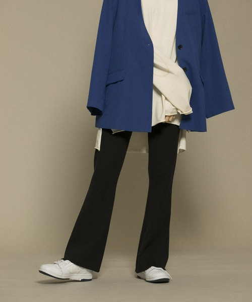 KBF(ケイビーエフ)の「フレアRIBニットパンツ(その他パンツ・レディース・チャコールグレー/ライトグレー/ブラック・ONE)」の6枚目の写真