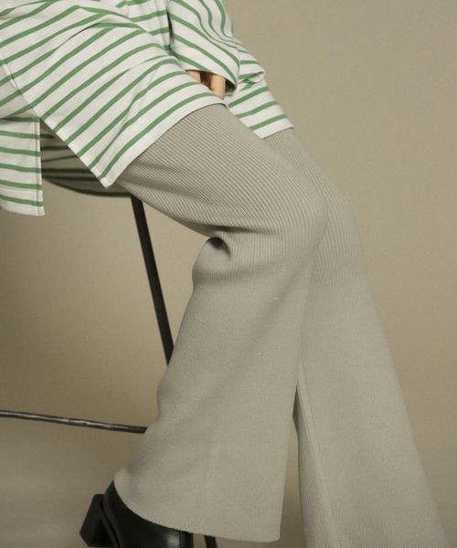 KBF(ケイビーエフ)の「フレアRIBニットパンツ(その他パンツ・レディース・チャコールグレー/ライトグレー/ブラック・ONE)」の11枚目の写真