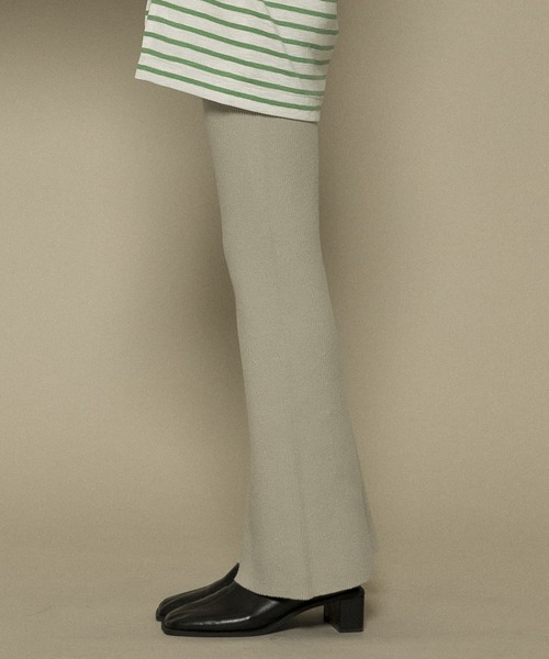 KBF(ケイビーエフ)の「フレアRIBニットパンツ(その他パンツ・レディース・チャコールグレー/ライトグレー/ブラック・ONE)」の14枚目の写真