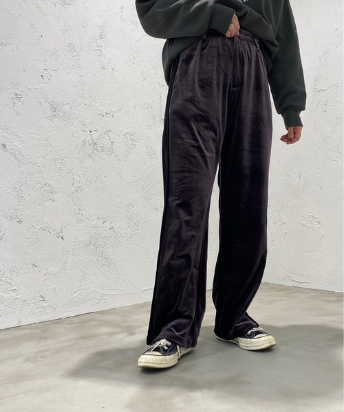 apres jour mignon(アプレジュールミニョン)の「ラインベロアパンツ【ZOZOTOWN限定アイテム】【11PO】(その他パンツ・レディース・ダークパープル/ブラック/グリーン・MEDIUM/SMALL/X-LARGE)」の18枚目の写真