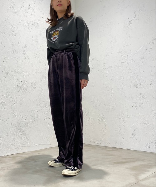 apres jour mignon(アプレジュールミニョン)の「ラインベロアパンツ【ZOZOTOWN限定アイテム】【11PO】(その他パンツ・レディース・ダークパープル/ブラック/グリーン・MEDIUM/SMALL/X-LARGE)」の22枚目の写真