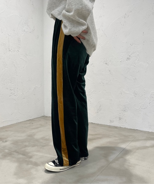 apres jour mignon(アプレジュールミニョン)の「ラインベロアパンツ【ZOZOTOWN限定アイテム】【11PO】(その他パンツ・レディース・ダークパープル/ブラック/グリーン・MEDIUM/SMALL/X-LARGE)」の12枚目の写真