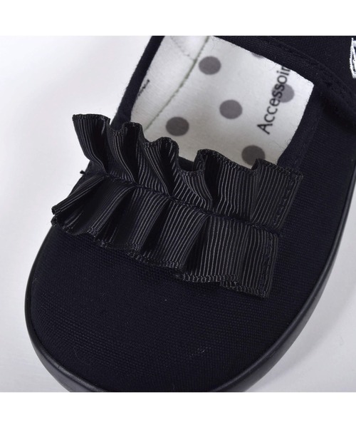 BeBe（ベベ）の「BeBe/フリル付きマジックテープストラップシューズ(14~19cm)（パンプス・キッズ・ブラック・15 /14/18/17/19/16）」の8枚目の写真