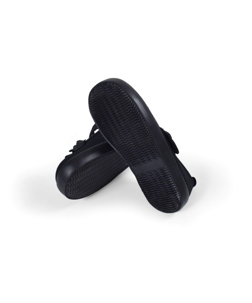 BeBe（ベベ）の「BeBe/フリル付きマジックテープストラップシューズ(14~19cm)（パンプス・キッズ・ブラック・15 /14/18/17/19/16）」の2枚目の写真