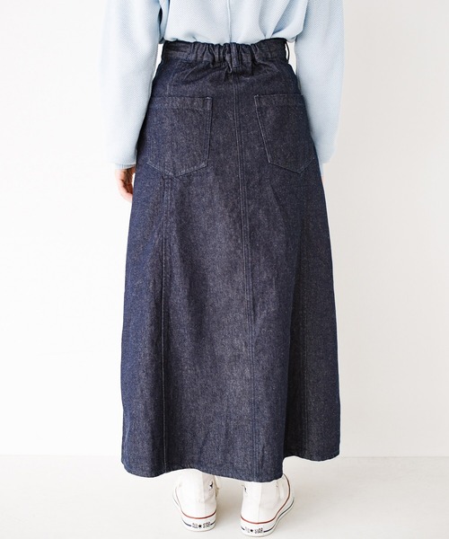 haco!（ハコ）の「いつものカジュアルコーデに大人っぽさと女っぽさをプラス！気になるところもそっと隠してくれる　こだわりシルエットのデニムフレアースカート by who made me（デニムスカート・レディース・インディゴブルー・SMALL/MEDIUM/LARGE/X-LARGE）」の2枚目の写真