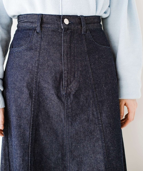 haco!（ハコ）の「いつものカジュアルコーデに大人っぽさと女っぽさをプラス！気になるところもそっと隠してくれる　こだわりシルエットのデニムフレアースカート by who made me（デニムスカート・レディース・インディゴブルー・SMALL/MEDIUM/LARGE/X-LARGE）」の10枚目の写真