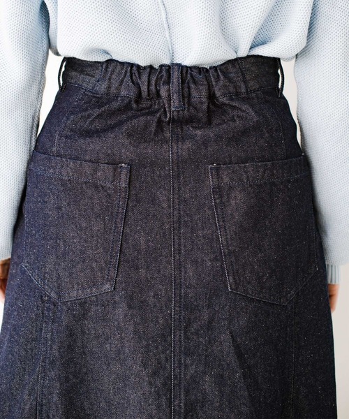 haco!（ハコ）の「いつものカジュアルコーデに大人っぽさと女っぽさをプラス！気になるところもそっと隠してくれる　こだわりシルエットのデニムフレアースカート by who made me（デニムスカート・レディース・インディゴブルー・SMALL/MEDIUM/LARGE/X-LARGE）」の13枚目の写真