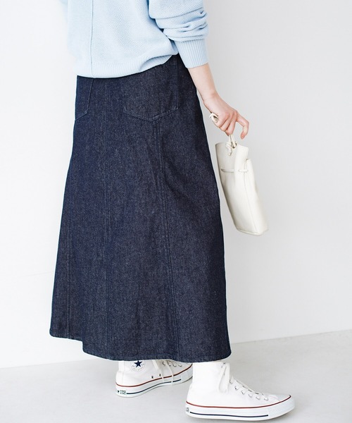 haco!（ハコ）の「いつものカジュアルコーデに大人っぽさと女っぽさをプラス！気になるところもそっと隠してくれる　こだわりシルエットのデニムフレアースカート by who made me（デニムスカート・レディース・インディゴブルー・SMALL/MEDIUM/LARGE/X-LARGE）」の11枚目の写真