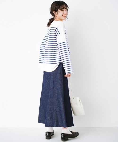 haco!（ハコ）の「いつものカジュアルコーデに大人っぽさと女っぽさをプラス！気になるところもそっと隠してくれる　こだわりシルエットのデニムフレアースカート by who made me（デニムスカート・レディース・インディゴブルー・SMALL/MEDIUM/LARGE/X-LARGE）」の4枚目の写真