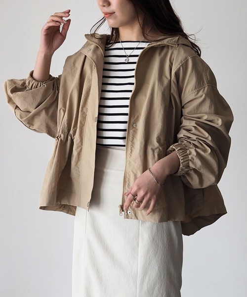 Riberry(リベリー)の「ボリューム袖マウンテンパーカー(マウンテンパーカー・レディース・アイボリー/ブラック/ベージュ・MEDIUM)」の1枚目の写真