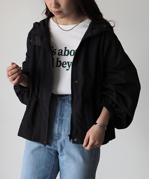 Riberry(リベリー)の「ボリューム袖マウンテンパーカー(マウンテンパーカー・レディース・アイボリー/ブラック/ベージュ・MEDIUM)」の3枚目の写真