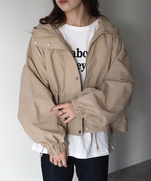 Riberry(リベリー)の「ボリューム袖マウンテンパーカー(マウンテンパーカー・レディース・アイボリー/ブラック/ベージュ・MEDIUM)」の4枚目の写真