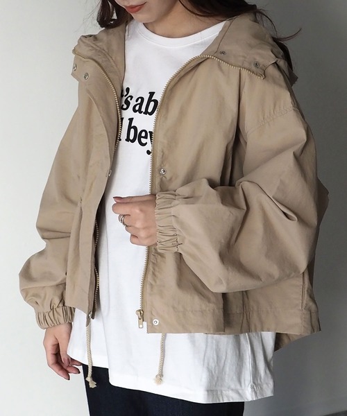 Riberry(リベリー)の「ボリューム袖マウンテンパーカー(マウンテンパーカー・レディース・アイボリー/ブラック/ベージュ・MEDIUM)」の5枚目の写真