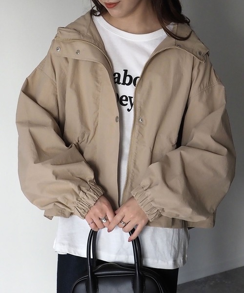 Riberry(リベリー)の「ボリューム袖マウンテンパーカー(マウンテンパーカー・レディース・アイボリー/ブラック/ベージュ・MEDIUM)」の6枚目の写真