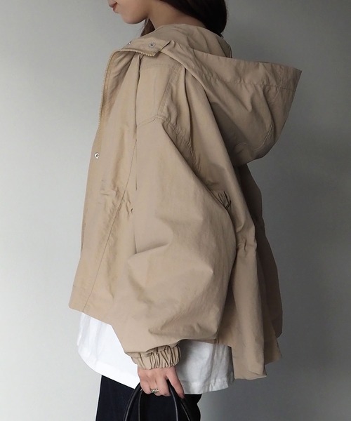 Riberry(リベリー)の「ボリューム袖マウンテンパーカー(マウンテンパーカー・レディース・アイボリー/ブラック/ベージュ・MEDIUM)」の7枚目の写真