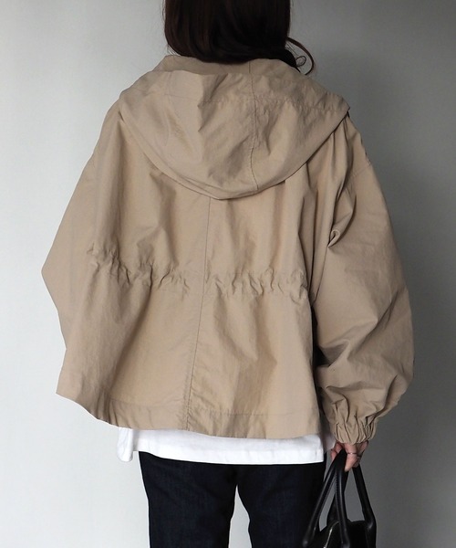Riberry(リベリー)の「ボリューム袖マウンテンパーカー(マウンテンパーカー・レディース・アイボリー/ブラック/ベージュ・MEDIUM)」の8枚目の写真