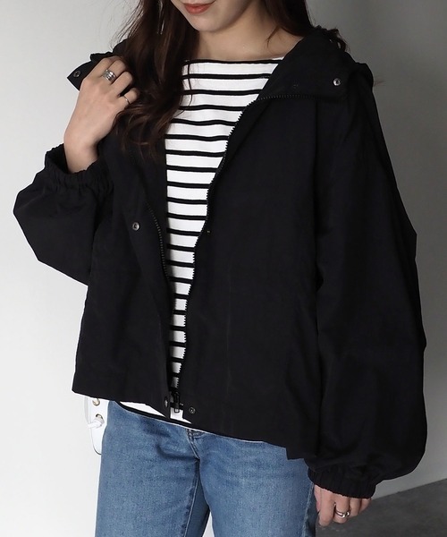 Riberry(リベリー)の「ボリューム袖マウンテンパーカー(マウンテンパーカー・レディース・アイボリー/ブラック/ベージュ・MEDIUM)」の11枚目の写真